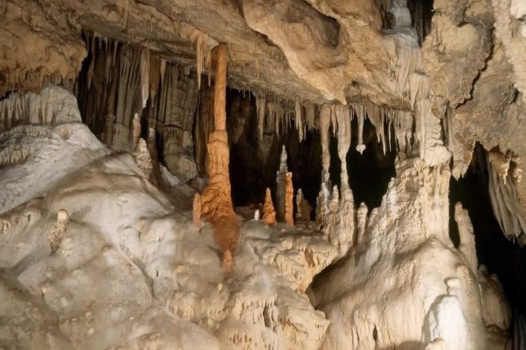 Και στη Ρωσική γλώσσα τα φυλλάδια του Σπηλαίου Περάματος