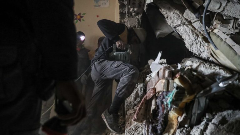 Συρία: Δεκάδες άμαχοι νεκροί σε αεροπορικούς βομβαρδισμούς