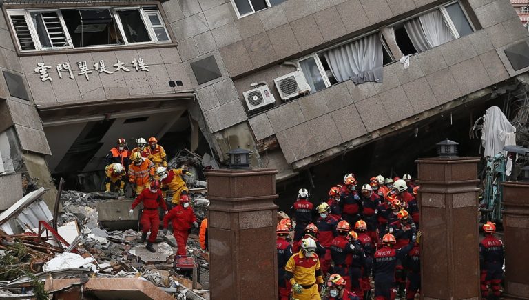 Οι μετασεισμοί δυσχεραίνουν το έργο των σωστικών συνεργείων στην Ταϊβάν