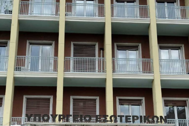 Παρατείνονται οι συμβάσεις διαφόρων ειδικοτήτων με τροπολογία του Υπουργείου Εσωτερικών