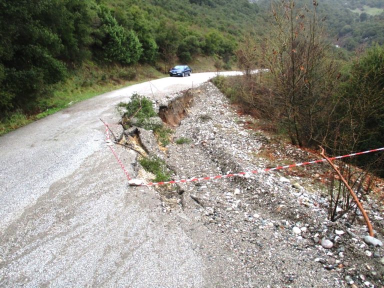 Σοβαρές ζημιές σε υποδομές στην Καλαμπάκα