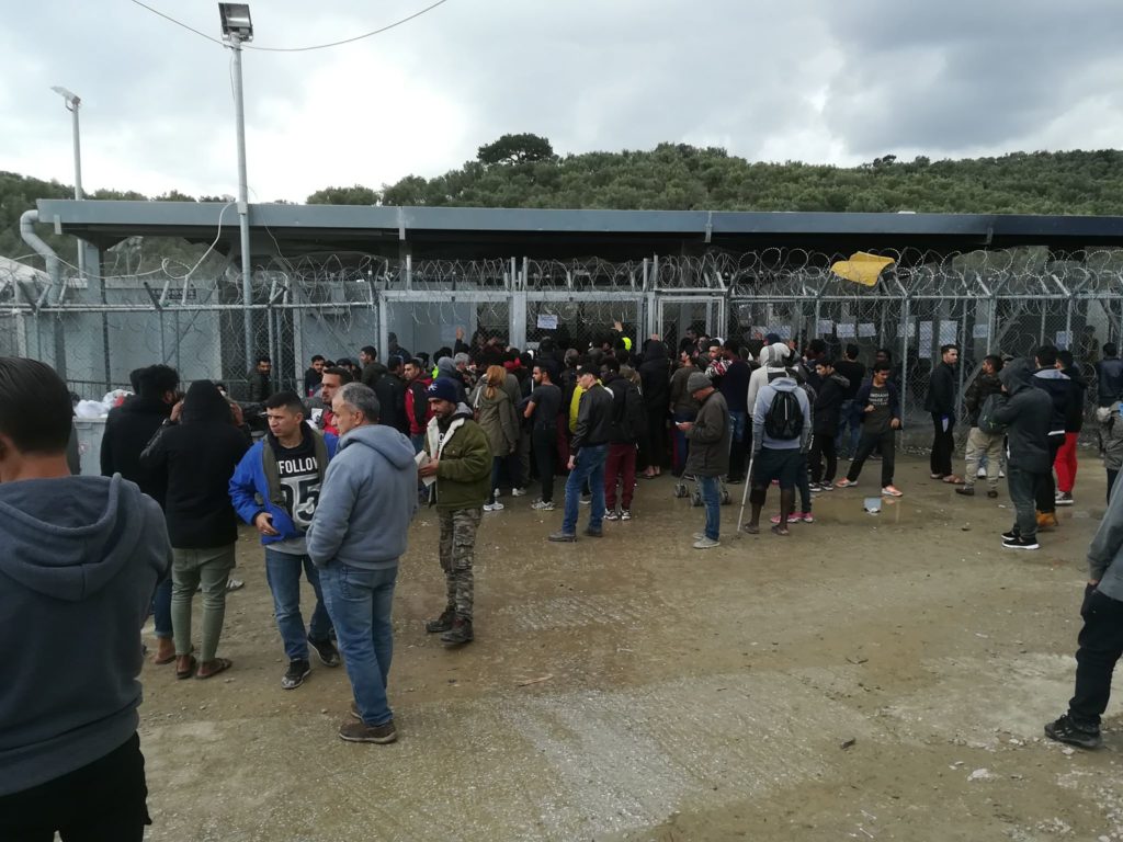 Λέσβος: Απλήρωτοι οι συμβασιούχοι στα Κέντρα Υποδοχής προσφύγων
