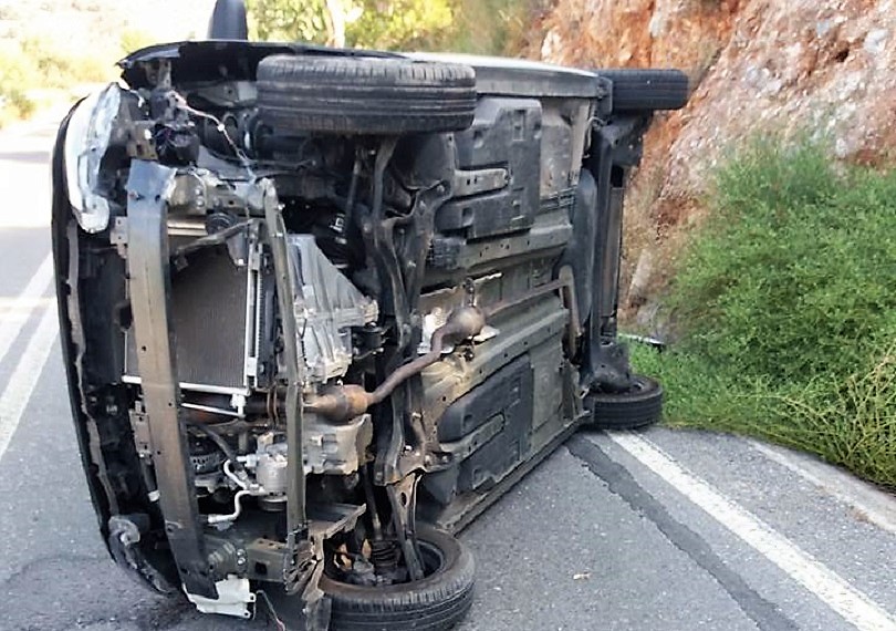 Χανιά: Σύγκρουση αυτοκινήτων στα Λιβάδια