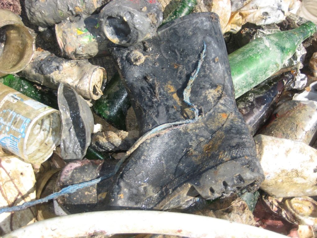 Νέοι εθελοντικοί καθαρισμοί στη θαλάσια “χωματερή”
