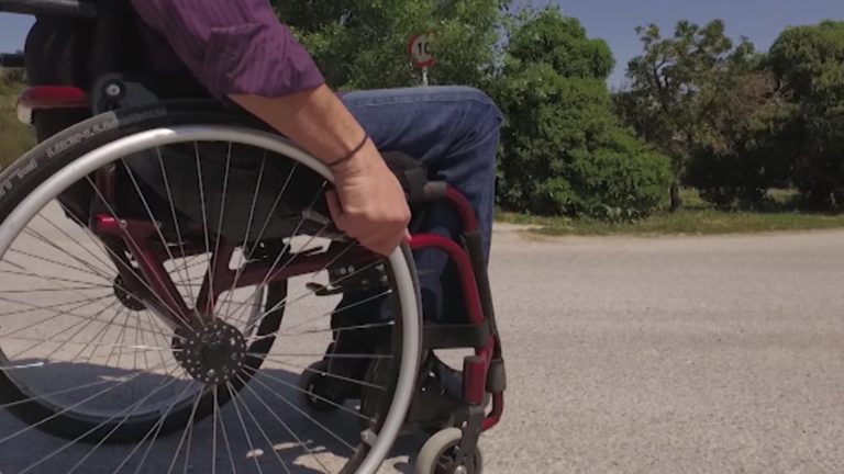 Έκλεψαν φορτιστή αναπηρικού αμαξιδίου – Έκκληση να επιστραφεί