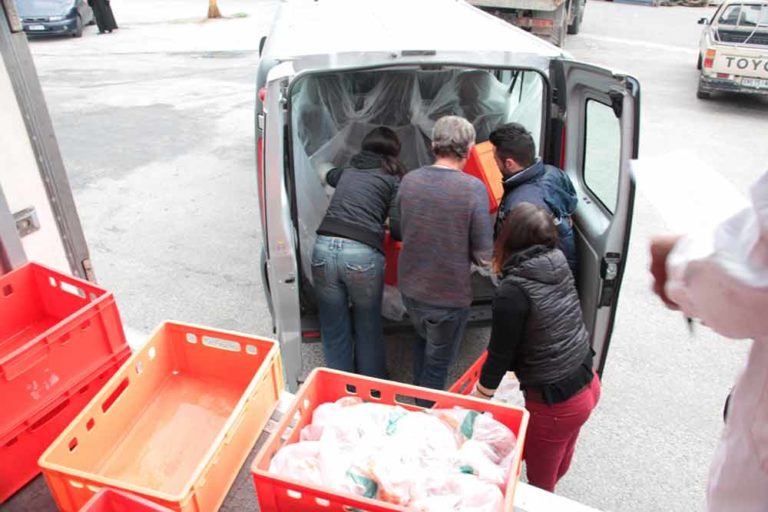 Διανομή κρέατος στους δικαιούχους ΤΕΒΑ Δήμου Χανίων