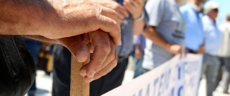Μαζική η συγκέντρωση των συνταξιούχων στα Τρίκαλα