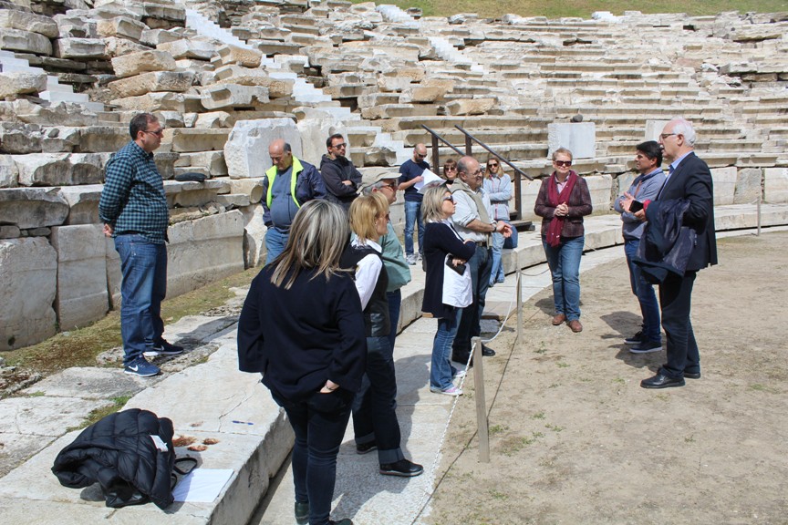 Αρχαιολόγοι του υπ. Πολιτισμού στο αρχαίο θέατρο Λάρισας