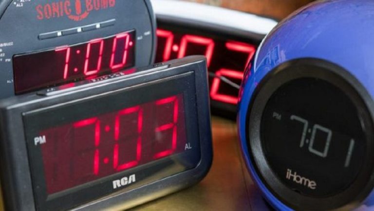 «’Eχασαν» έξι λεπτά ψηφιακά ρολόγια στην Ευρώπη λόγω Σερβίας- Κοσόβου