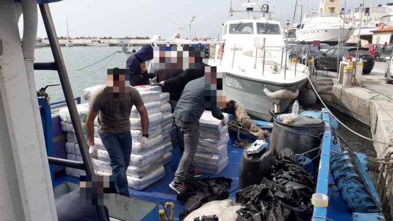 Ιεράπετρα: Εντοπισμός και κατάσχεση 1,3 τόνων κατεργασμένης κάνναβης (σοκολάτα) (video)