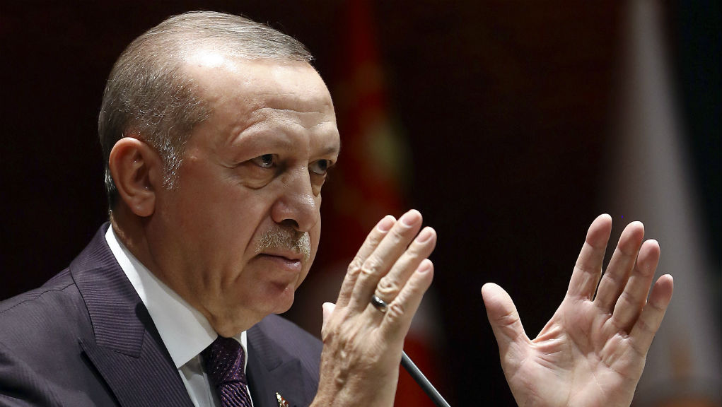 Ερντογάν προς Τούρκους πολίτες: Μετατρέψτε δολάρια και ευρώ σε λίρες