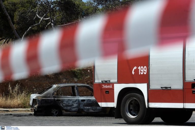 Φωτιά έβαλαν άγνωστοι σε αυτοκίνητα  τα ξημερώματα στη Θεσσαλονίκη