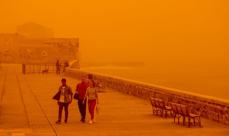 Κρήτη: Καταστροφές από την “επέλαση” της αφρικανικής σκόνης