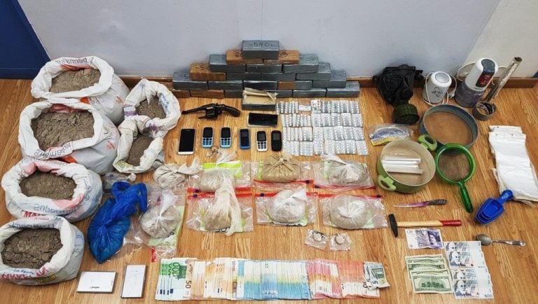Πολυμελή σπείρα διακίνησης ναρκωτικών εξάρθρωσε η ΕΛΑΣ στα Εξάρχεια (video)