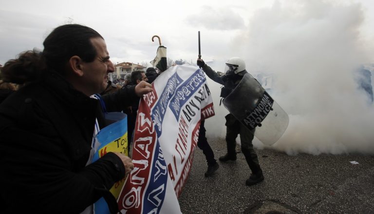 Κινητοποιήσεις εκπαιδευτικών – Ένταση έξω από το Υπουργείο Παιδείας