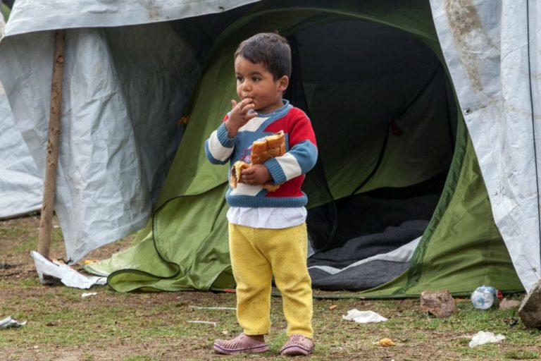 Κέντρα για την υποστήριξη προσφύγων παιδιών και μαμάδων από τη Solidarity Now (audio)