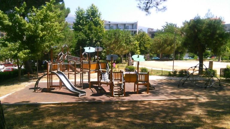 4 εκατ. για δημοτικές παιδικές χαρές