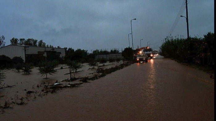 Προβλήματα από την ισχυρή βροχή και τους θυελλώδεις ανέμους σε Χαλκιδική και Πιερία
