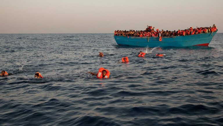 Ναυάγιο με πρόσφυγες στο στενό του Γιβραλτάρ-Nεκροί και άγνωστος αριθμός αγνοουμένων