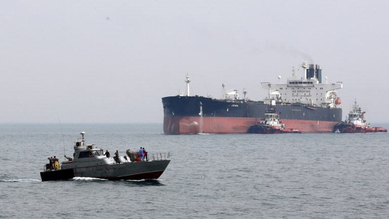 Σ. Αραβία: Τάνκερ ελληνικών συμφερόντων χτυπήθηκε από θαλάσσια νάρκη – Δεν έχουν αναφερθεί τραυματισμοί