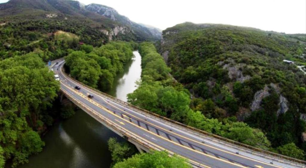 Κλείνει δύο μήνες για τα αυτοκίνητα  η κοιλάδα των Τεμπών