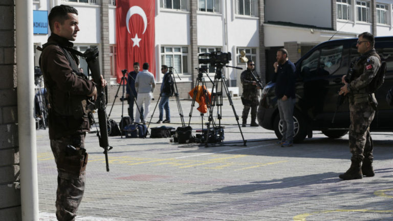 Τουρκία: Συλλήψεις 70 αξιωματικών του στρατού για διασυνδέσεις με τον Γκιουλέν