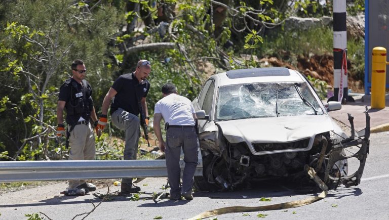 Όχημα παρέσυρε πλήθος στη Δυτική Όχθη – Νεκροί και τραυματίες