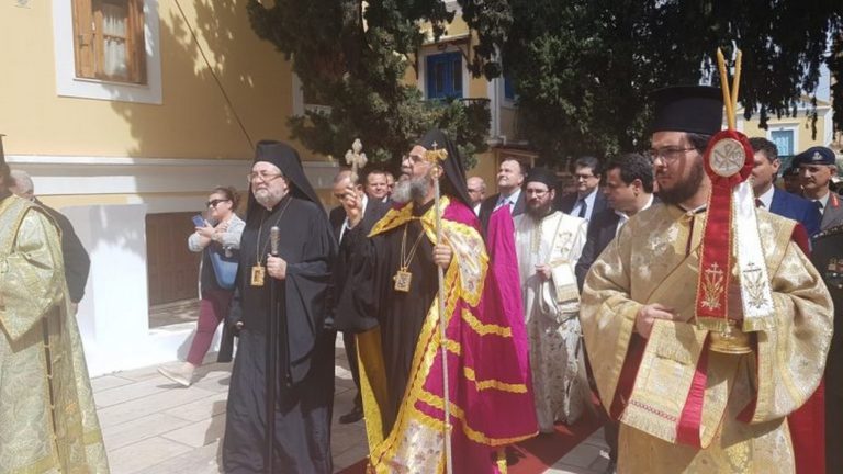 Σε πανηγυρική ατμόσφαιρα η ενθρόνιση του Μητροπολίτη Σύμης