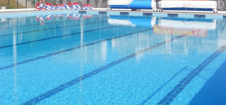 Ανακαινισμένο ανοίγει το δημοτικό κολυμβητήριο Συκεών
