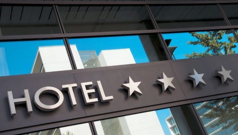 Φ. Κοκοτός στο Πρώτο: Το 23% των εργαζόμενων στα ξενοδοχεία μας, πέρσι αρνήθηκε να επιστρέψει λόγω του επιδόματος των 534€ (audio)