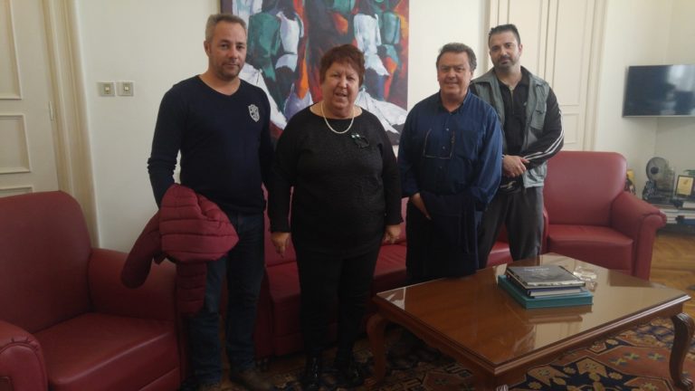 Καβάλα:  Συμβασιούχοι επισκέφθηκαν την δήμαρχο