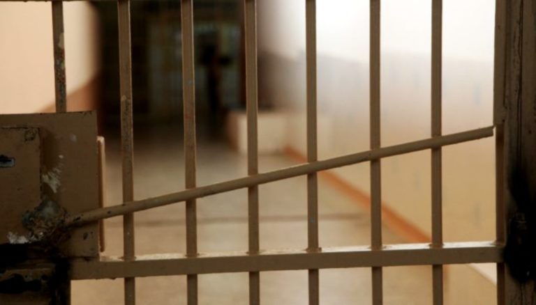 Φυλακές Τρικάλων: Κρυμμένα σε παντελόνια 42 γραμμάρια ηρωίνης