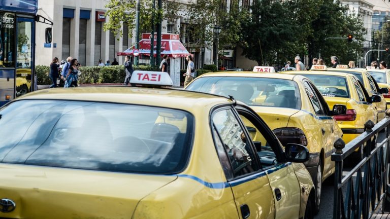 Νέος ΚΟΚ: Τι προβλέπει για ταξί, εισαγόμενα μεταχειρισμένα ΙΧ, πινακίδες (video)