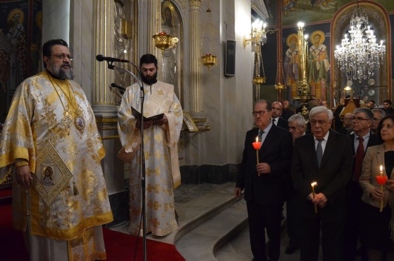 O Προκόπης Παυλόπουλος στον Επιτάφιο της Υπαπαντής