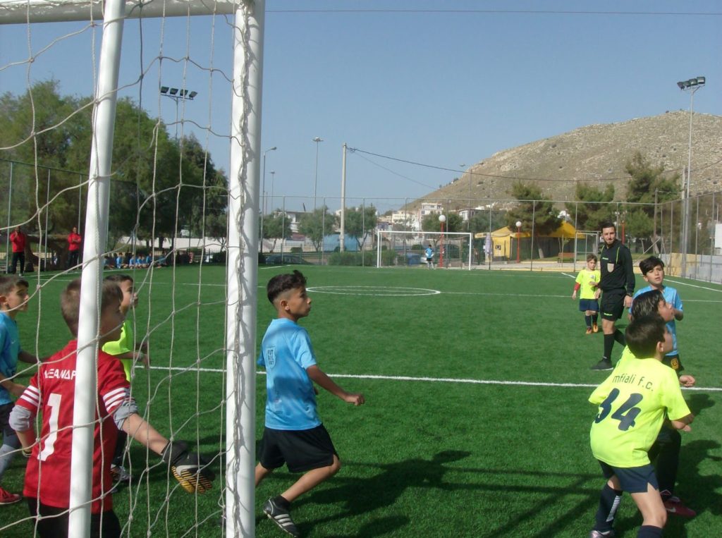 Ποδόσφαιρο με προσφυγόπουλα στην Αμφιάλη – νικητής η Ειρήνη (φωτο)