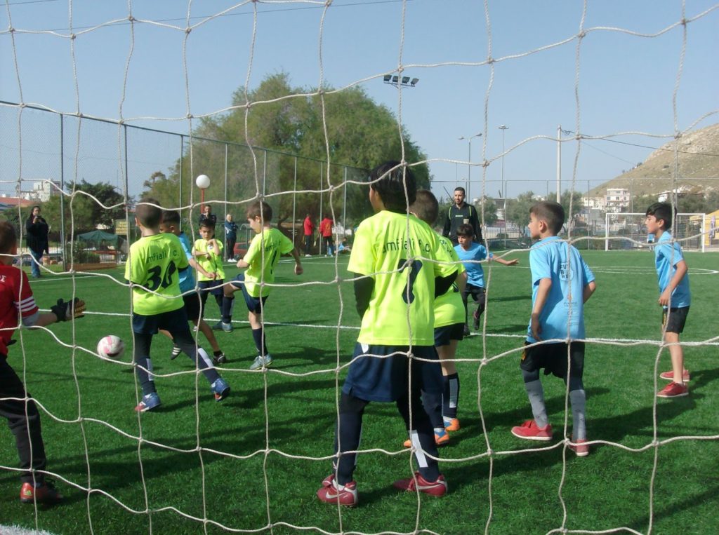 Ποδόσφαιρο με προσφυγόπουλα στην Αμφιάλη – νικητής η Ειρήνη (φωτο)