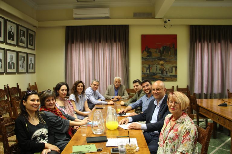 Χανιά: Σύσκεψη στο Δημαρχείο με θέμα τουρισμός και αδέσποτα
