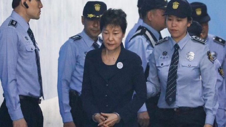 Ένοχη για διαφθορά η πρώην πρόεδρος της Ν.Κορέας- Κάθειρξη 24 ετών