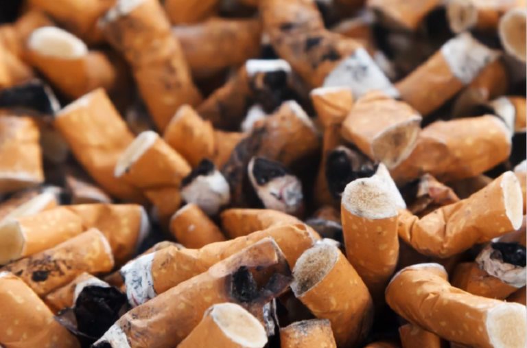 Έρευνα: Το κάπνισμα μπορεί να αυξήσει τον κίνδυνο εγκεφαλικού πριν από τα 50