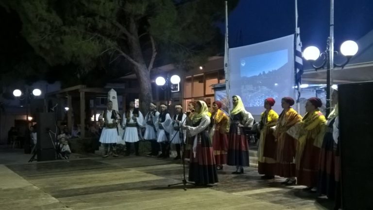 Παραδοσιακοί χοροί στο Λουτράκι