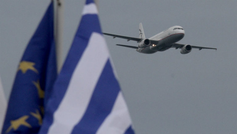 Με προγραμματισμένες και έκτακτες πτήσεις η μεταφορά του Αγίου Φωτός το Μ. Σάββατο