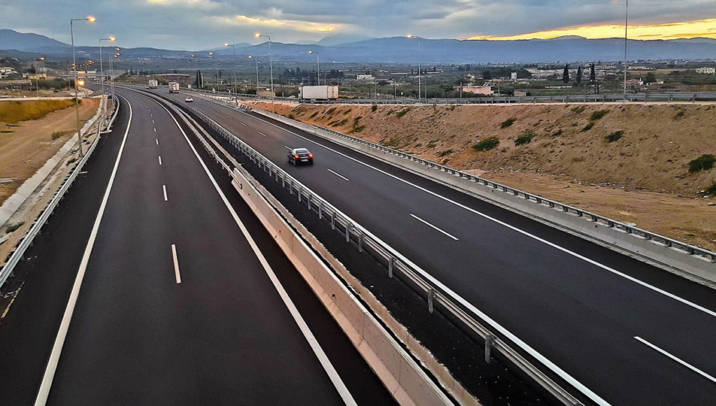 Άνοιξε για τα φορτηγά το ρεύμα της ΠΑΘΕ προς Λαμία-Ποιες απαγορεύσεις ισχύουν ακόμη και πού χρειάζονται αλυσίδες στην Κεντρική Ελλάδα