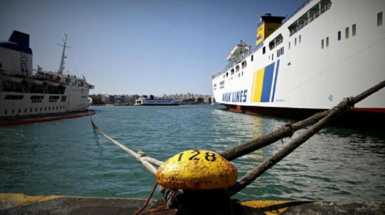 Δεμένα τα πλοία λόγω της 24ωρης πανελλαδικής απεργίας της ΠΝΟ