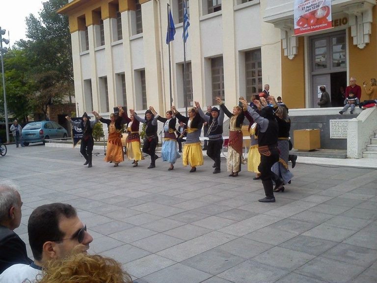 Το τσούγκρισμα κόκκινου αβγού αναβιώνει την Κυριακή στην Καλαμαριά