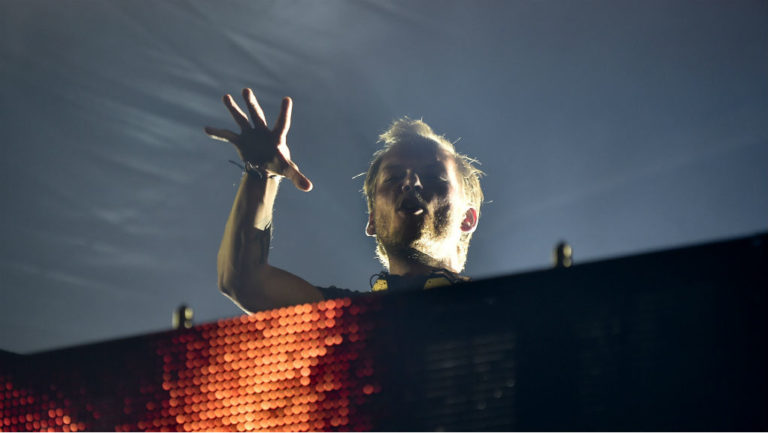 H οικογένεια του Avicii υπονοεί με μήνυμά της ότι ο διάσημος DJ αυτοκτόνησε