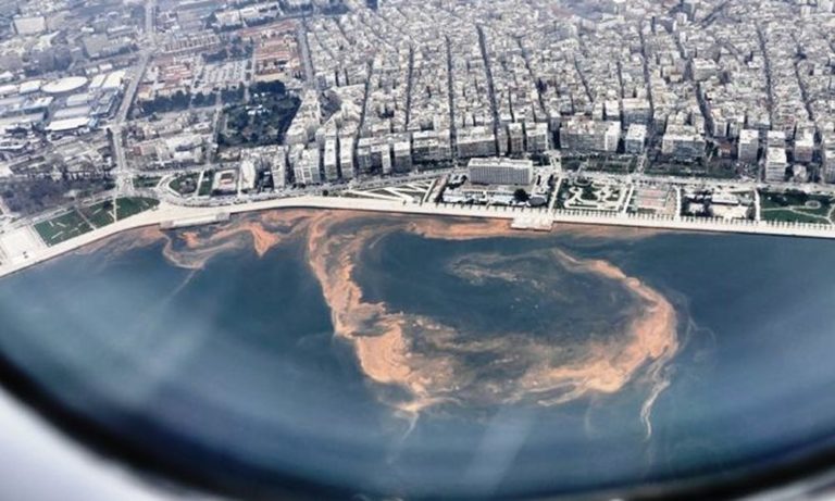 Επέστρεψε το φαινόμενο της ερυθράς παλίρροιας στον Θερμαϊκό
