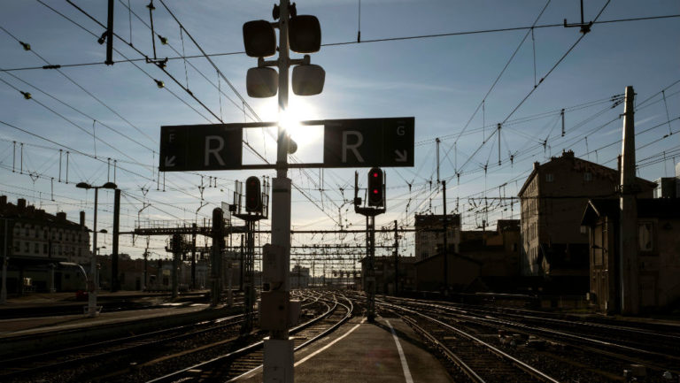 Η Γαλλία ετοιμάζεται για «μαύρη Τρίτη» στις μεταφορές