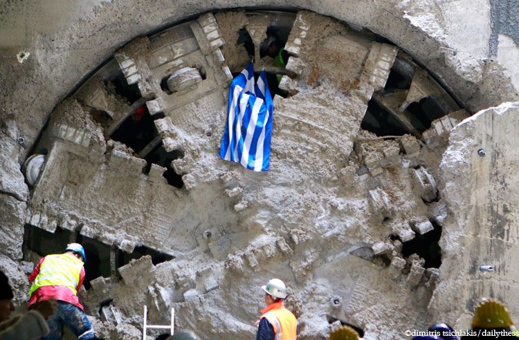 Στο σταθμό Νομαρχία φθάνει ο μετροπόντικας Φρίξος