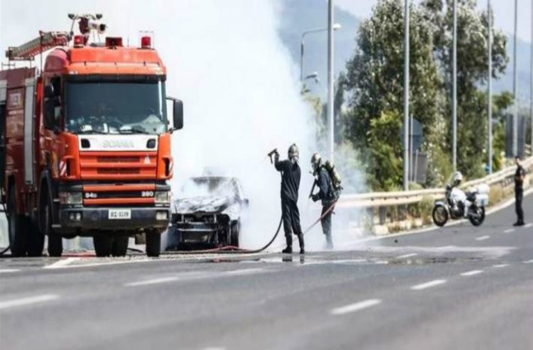 Ηράκλειο: Αυτοκίνητο τυλίχθηκε στις φλόγες μετά από τροχαίο