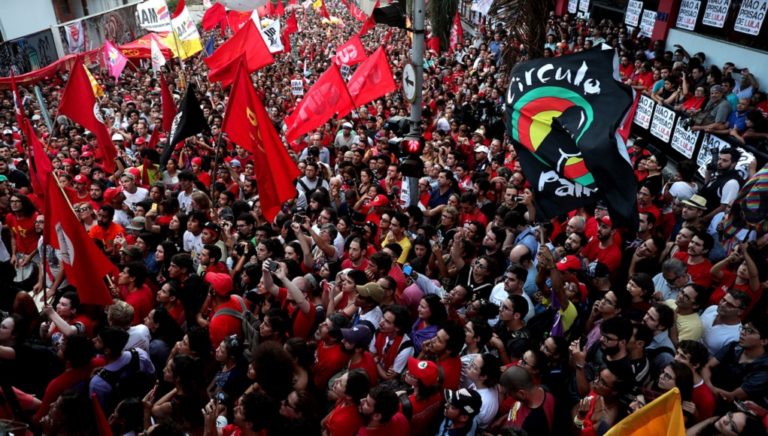 Βραζιλία: Σε αναμονή της παράδοσης του Λούλα ντα Σίλβα